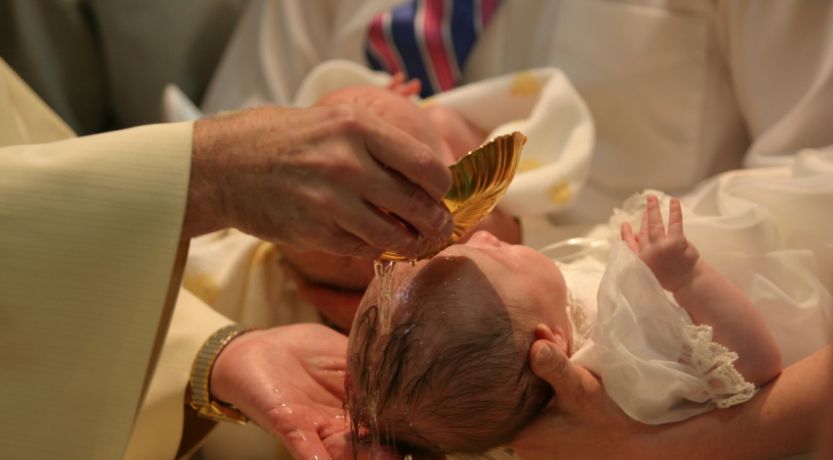 https://arquimedia.s3.amazonaws.com/302/imagenes/bautismo.jpg